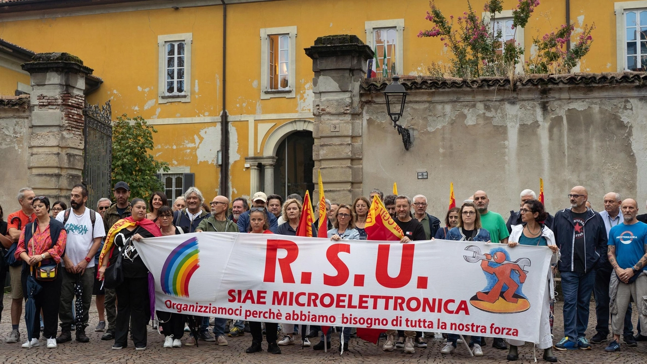 Un presidio dei lavoratori Siae di Cologno Monzese