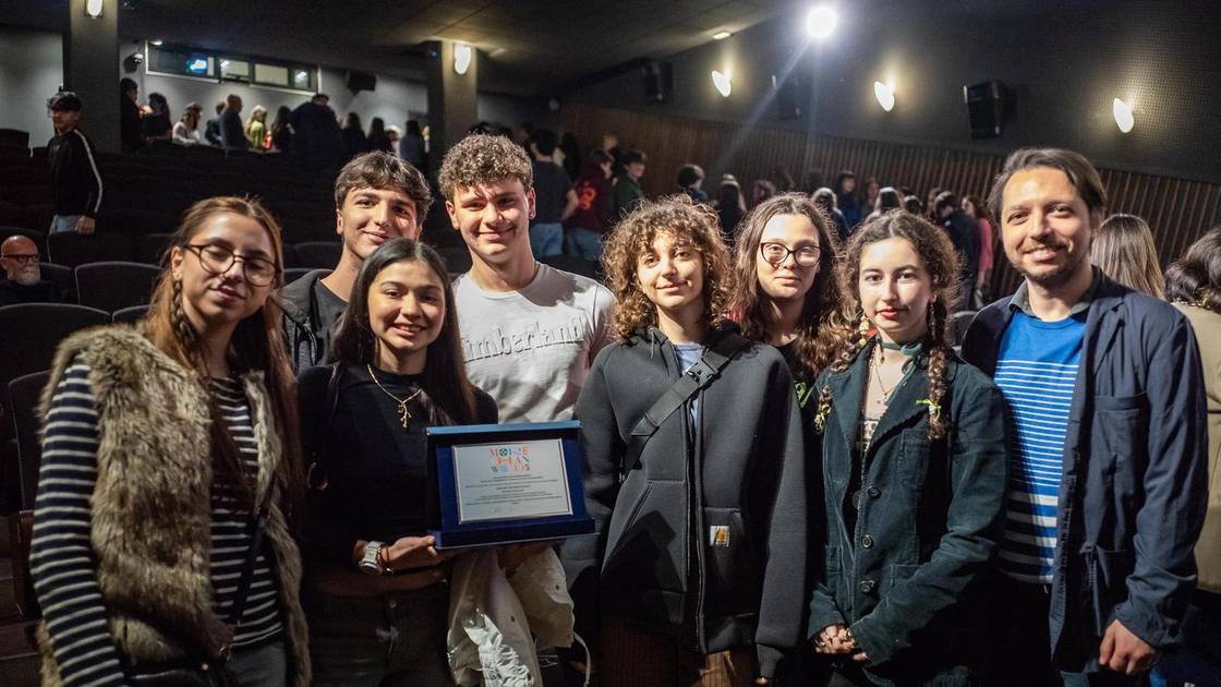 Cinema, il David dei licei. Volti, storie e panchine: "Raccontiamo la città" Cinema, il David dei licei. Volti, storie e panchine: "Raccontiamo la città"