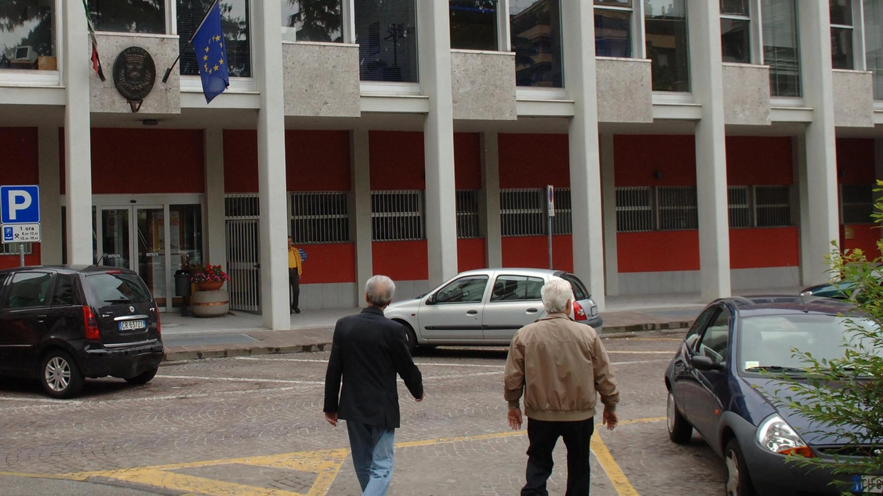 Scintille annunciate in consiglio comunale per venerdì quando saranno discussi nuovo regolamento e statuto Scintille annunciate in consiglio comunale per venerdì quando saranno discussi nuovo regolamento e statuto
