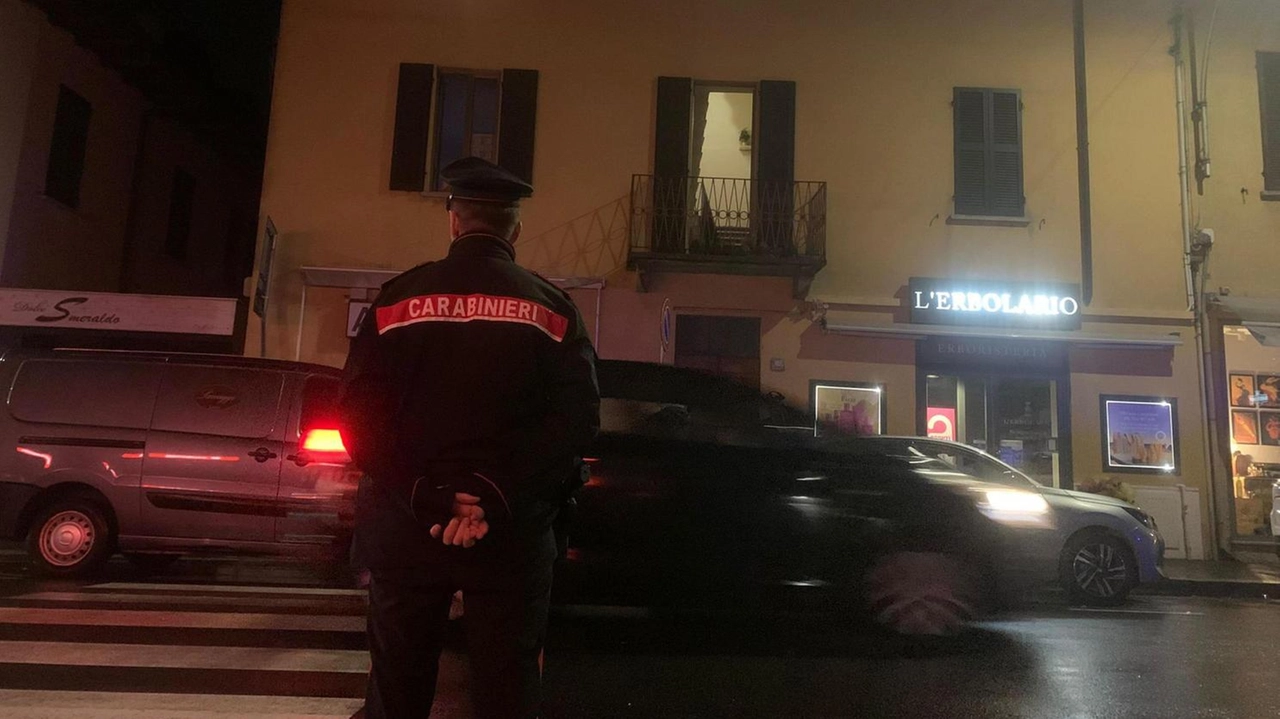 L'intervento dei carabinieri a Luino L'intervento dei carabinieri a Luino