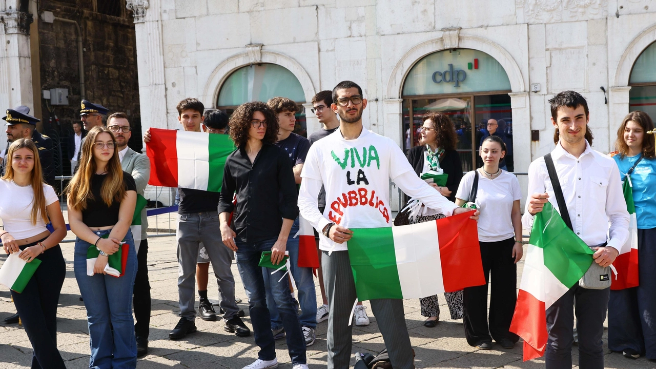 Una festa di tutti. Così il prefetto di Brescia, Andrea Polichetti, ha definito il significato del 2 Giugno, nell’ambito... Una festa di tutti. Così il prefetto di Brescia, Andrea Polichetti, ha definito il significato del 2 Giugno, nell’ambito...