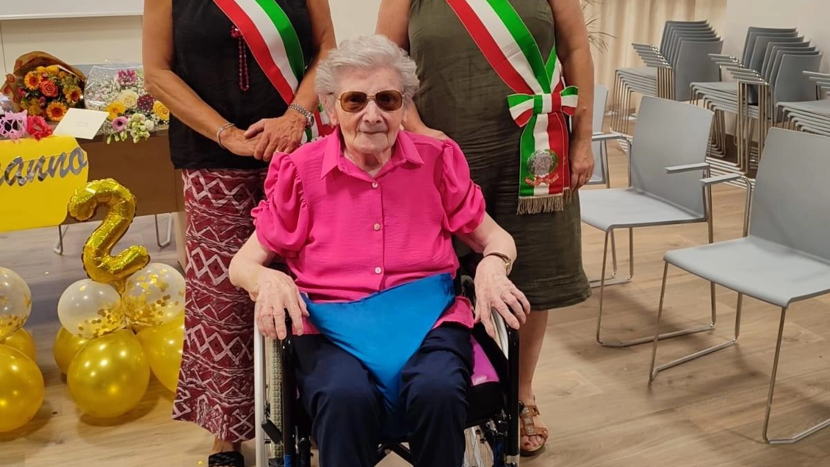 Giovanna Monza ha ricevuto la visita del vicesindaco di Castellanza Cristina Borroni e del sindaco di Nerviano Daniela Colombo Giovanna Monza ha ricevuto la visita del vicesindaco di Castellanza Cristina Borroni e del sindaco di Nerviano Daniela Colombo