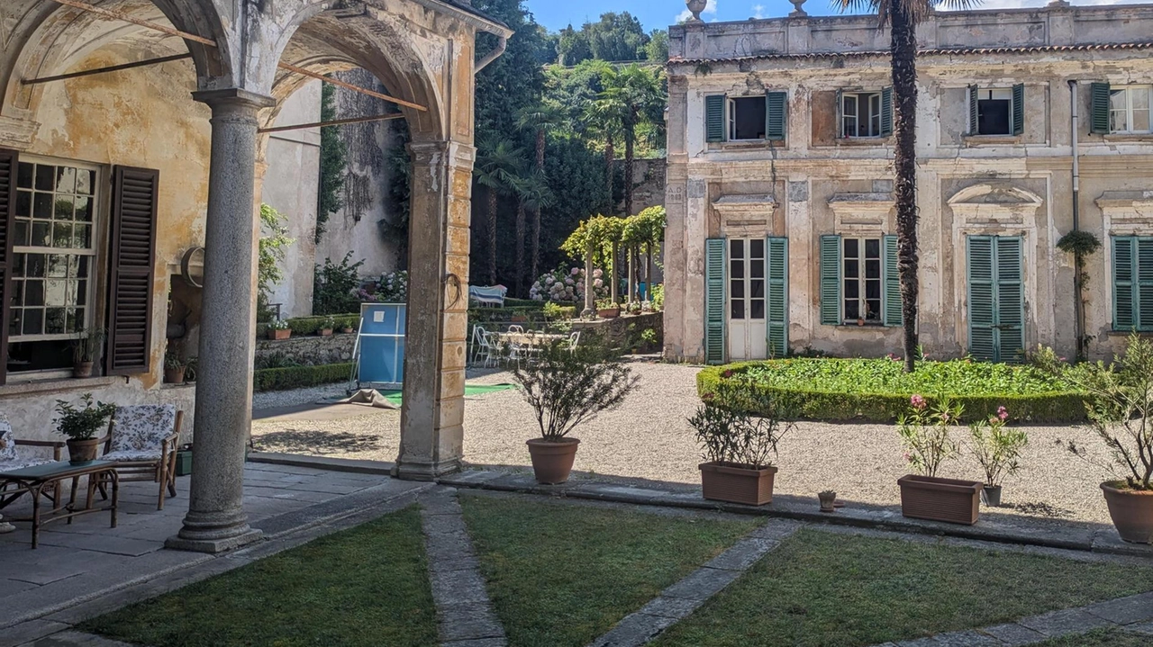 Il giardino di Casa Usellini ad Arona, dove domani sera debutta il festival