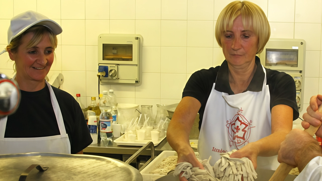 A muovere i ristoratori tellini sono l’indissolubile legame con la tradizione la creatività e la passione: i menù tipici, con al centro i veri pizzoccheri della Valtellina, sono un concentrato di bontà, tipicità e genuinità A muovere i ristoratori tellini sono l’indissolubile legame con la tradizione la creatività e la passione: i menù tipici, con al centro i veri pizzoccheri della Valtellina, sono un concentrato di bontà, tipicità e genuinità