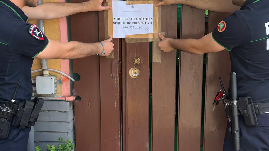 Laboratorio usato come discoteca. Scatta il sequestro dei vigili Laboratorio usato come discoteca. Scatta il sequestro dei vigili