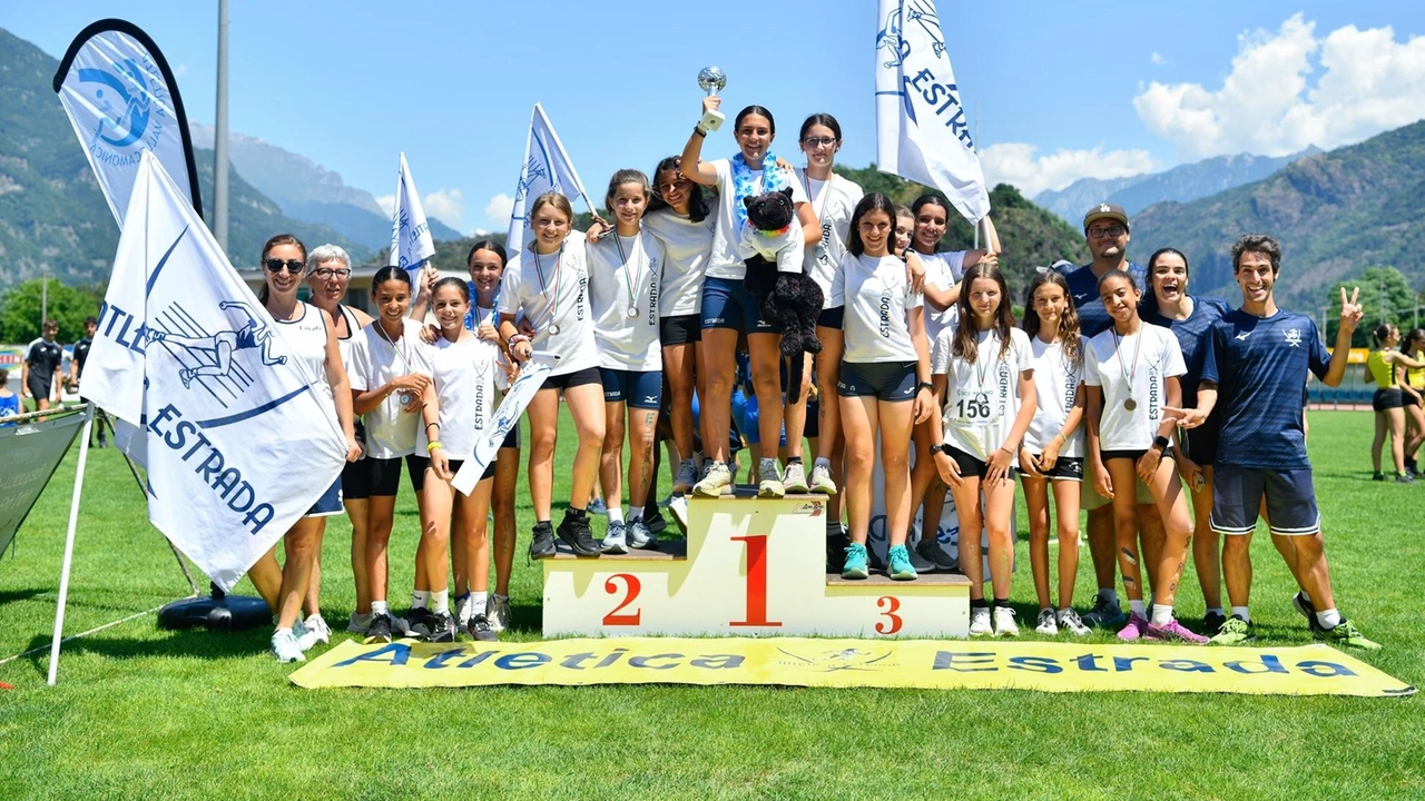 L’Atletica Estrada ha vinto nella categoria Ragazze Posto d’onore delle Cadette alle spalle dell’Atletica Meneghina L’Atletica Estrada ha vinto nella categoria Ragazze Posto d’onore delle Cadette alle spalle dell’Atletica Meneghina