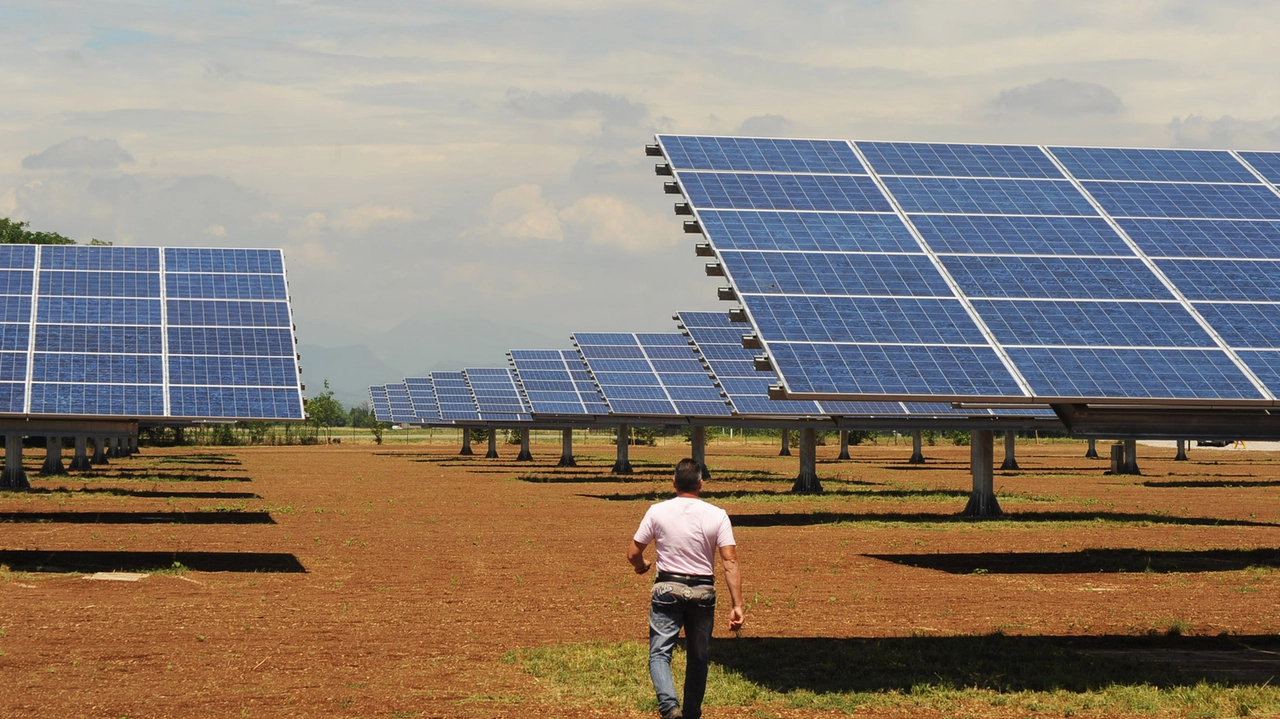 Un maxi parco fotovoltaico Un maxi parco fotovoltaico