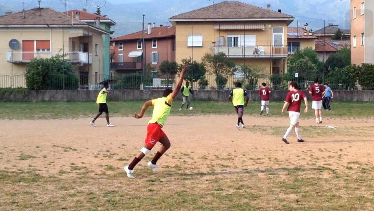 Una partita di calcio dilettantistico