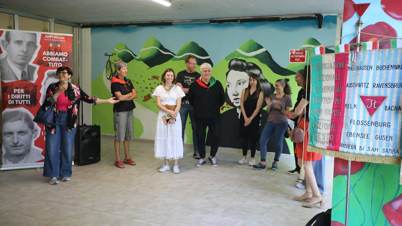 Il murale è stato realizzato dagli studenti del liceo Valentini in collaborazione con l’Anpi Il murale è stato realizzato dagli studenti del liceo Valentini in collaborazione con l’Anpi