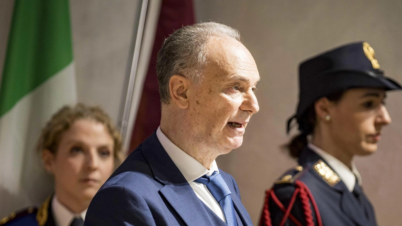 Festa della polizia di Stato con le autorità e la distribuzione dei premi al personale. Il questore Ottavio Aragona (nella...