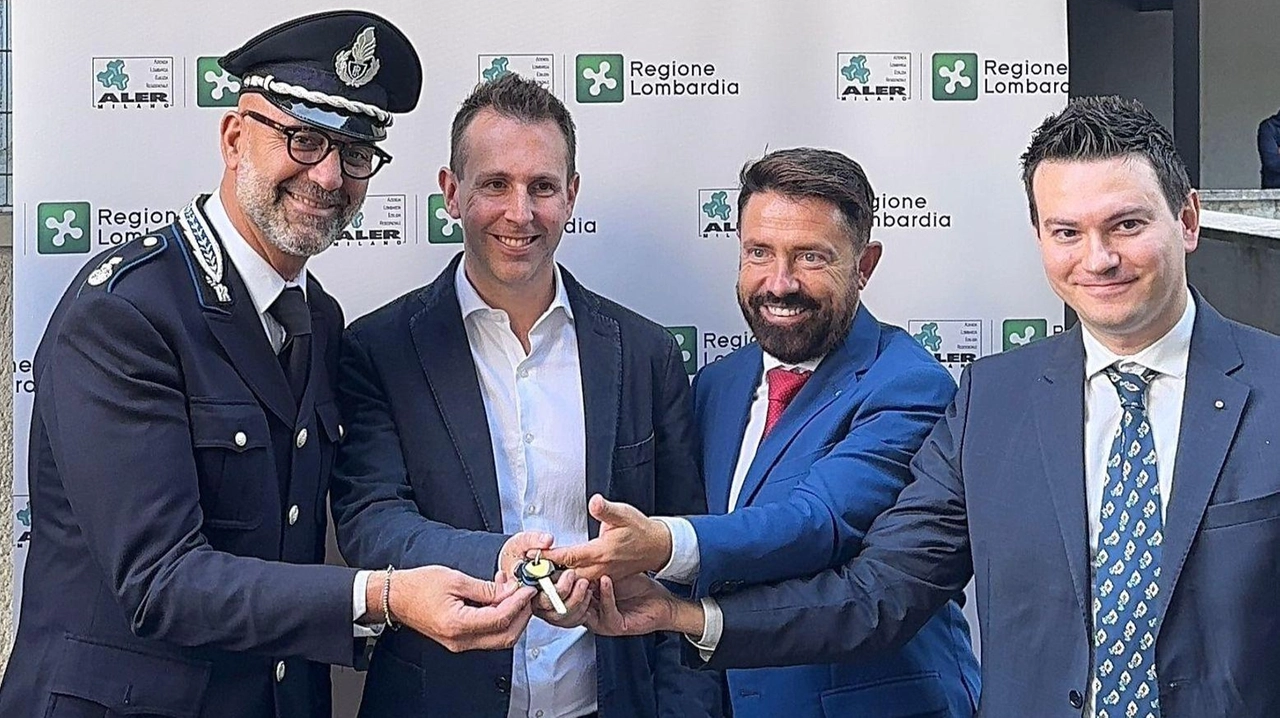 Quattro appartamenti dell'Aler a Milano sono stati assegnati agli agenti della Penitenziaria del Beccaria, in seguito a recenti eventi di violenza e arresti. L'iniziativa della Regione Lombardia mira a offrire alloggi al personale di nuova assegnazione per favorire sicurezza e legalità. Quattro appartamenti dell'Aler a Milano sono stati assegnati agli agenti della Penitenziaria del Beccaria, in seguito a recenti eventi di violenza e arresti. L'iniziativa della Regione Lombardia mira a offrire alloggi al personale di nuova assegnazione per favorire sicurezza e legalità.