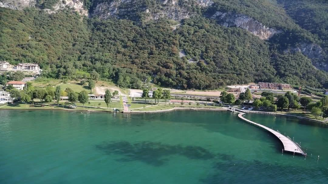 SARNICO (Bergamo) Spiagge vecchie e nuove aprono sul lago d’Iseo in vista dell’estate, in cui si attende l’arrivo sempre più ingente... SARNICO (Bergamo) Spiagge vecchie e nuove aprono sul lago d’Iseo in vista dell’estate, in cui si attende l’arrivo sempre più ingente...
