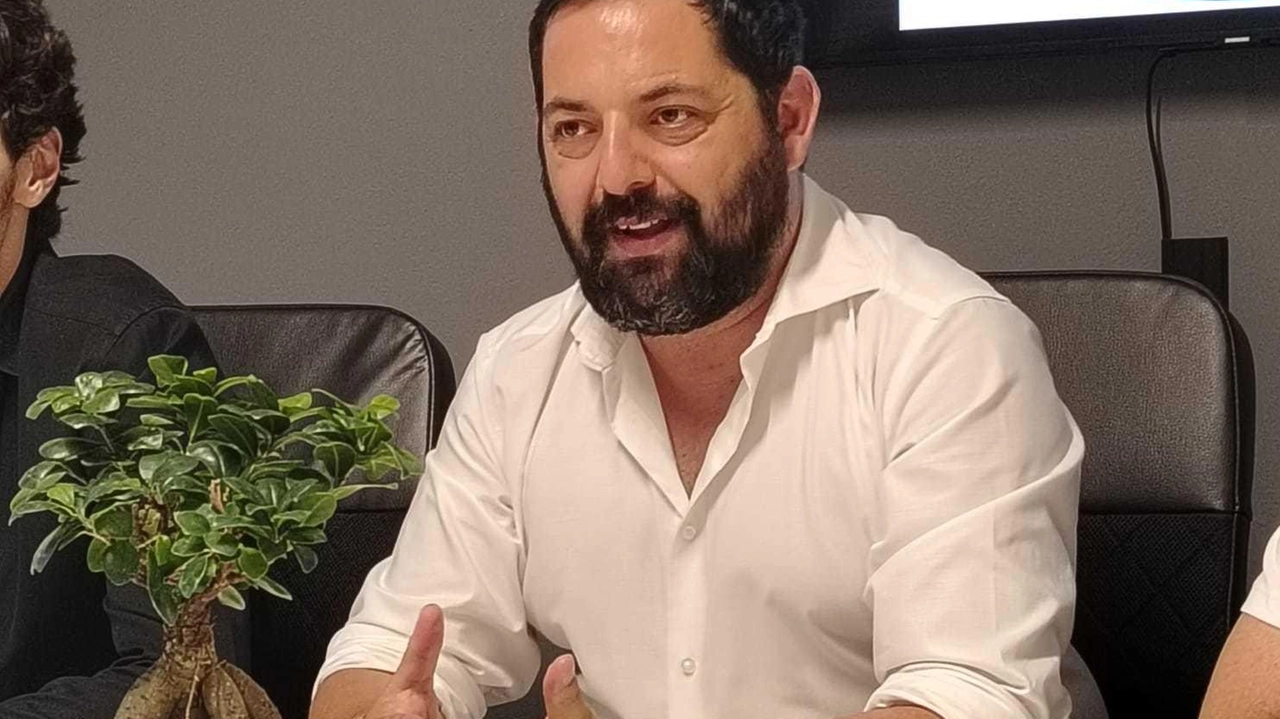 Lo sfogo del presidente e finanziatore Luciano Pace ritrovatosi ad allenare "Nessuno voleva le telecamere e sui campi di Eccellenza ci danno dei pagliacci". Lo sfogo del presidente e finanziatore Luciano Pace ritrovatosi ad allenare "Nessuno voleva le telecamere e sui campi di Eccellenza ci danno dei pagliacci".