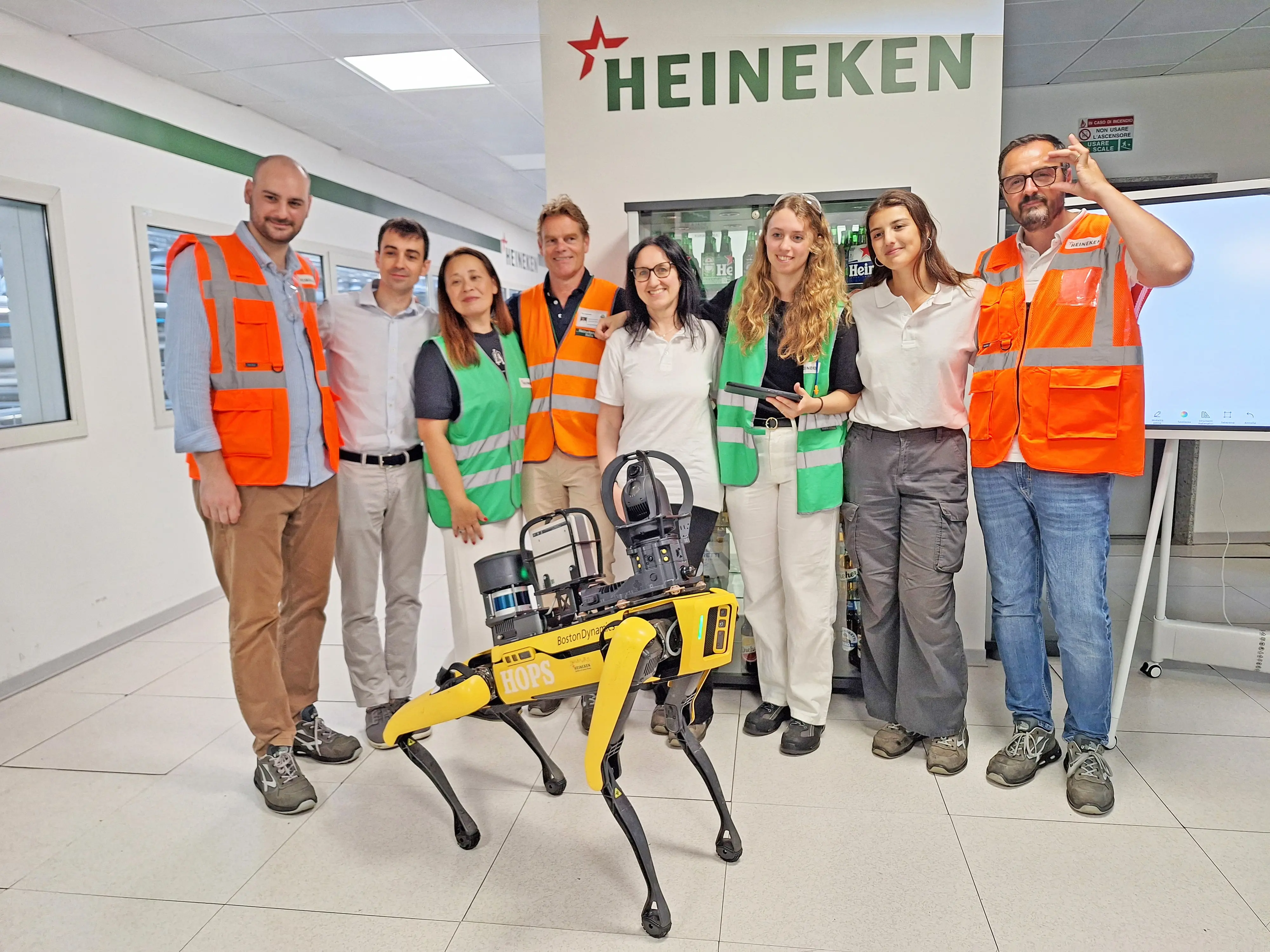 All’Heineken di Bergamo entra in servizio Hops, il cane robot che “fiuta” le anomalie