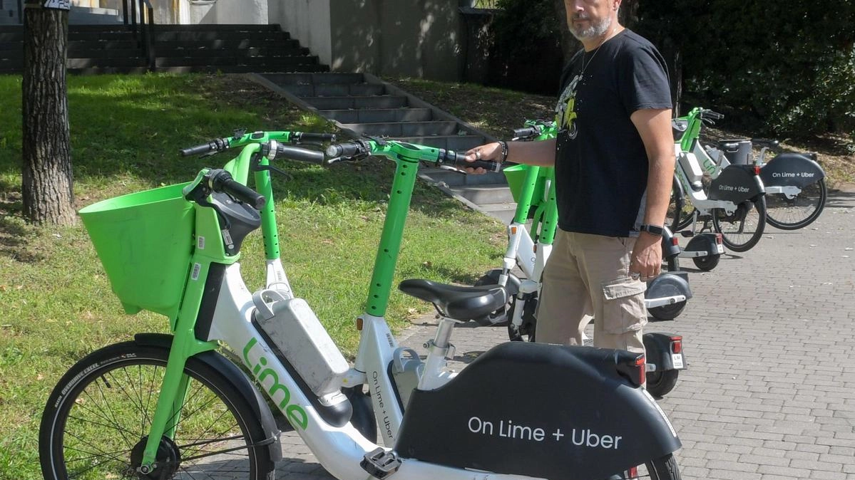 Monopattini elettrici e biciclette a pedalata assistita, per garantire gli spostamenti interni alla città e i collegamenti con Milano....