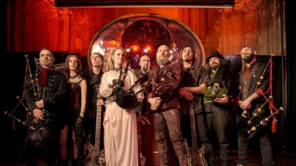 Metallica & Cornamuse. È un mix tanto brutale quanto di successo quello proposto dai Folkstone sovrapponendo suoni celtici ed...