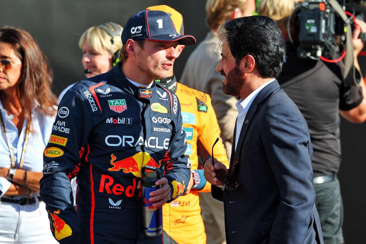 Max Verstappen con Mohammed Bin Sulayem, presidente FIA
