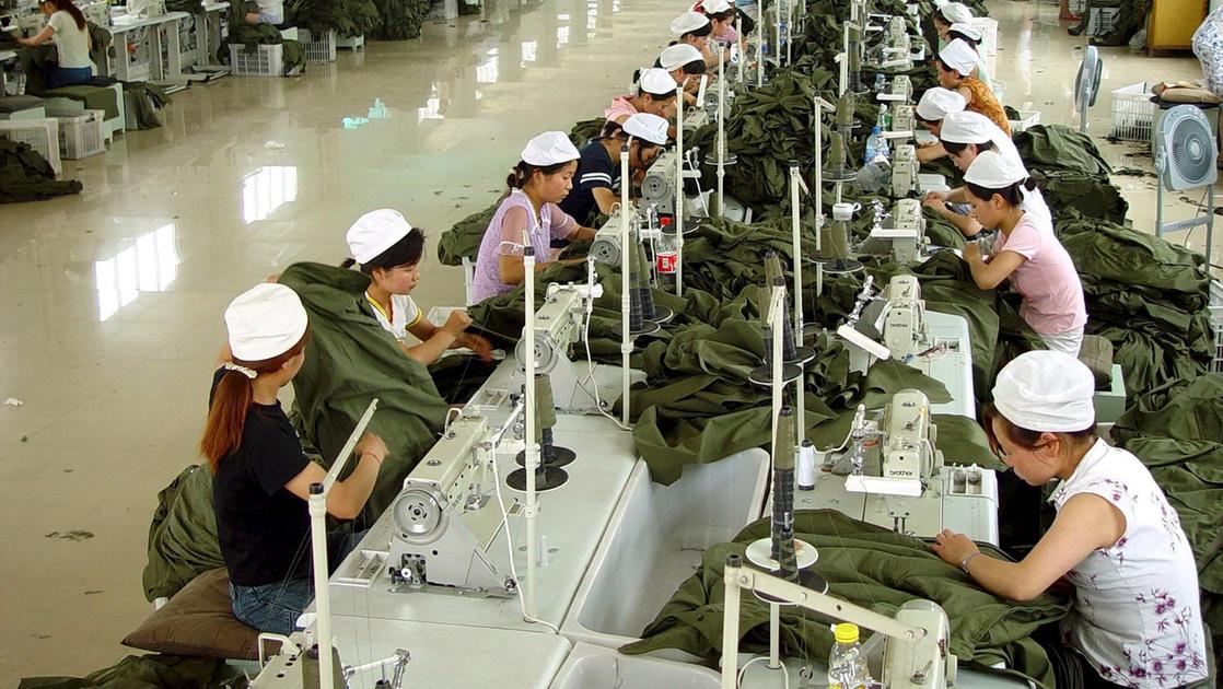 cabiate 4 lavoratori in nero laboratorio tessile cinese chiuso e maxi multa