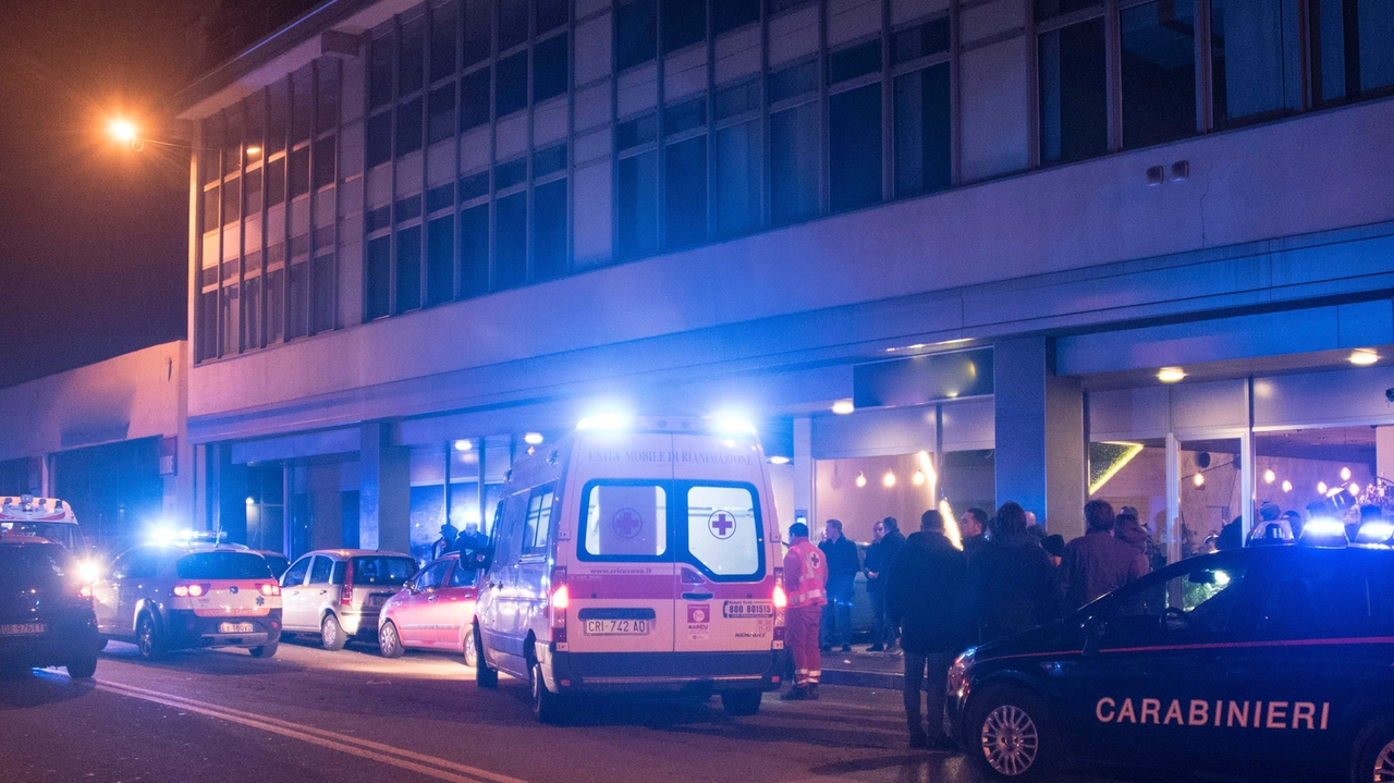 I carabinieri sul luogo dell'omicidio I carabinieri sul luogo dell'omicidio