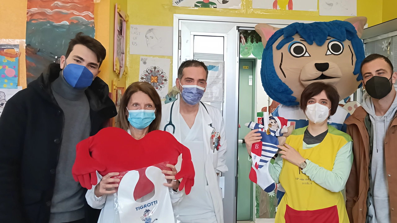 Busto Arsizio, i bambini ricoverati hanno ricevuto 9 chili di caramelle e altri regali per l’Epifania Busto Arsizio, i bambini ricoverati hanno ricevuto 9 chili di caramelle e altri regali per l’Epifania