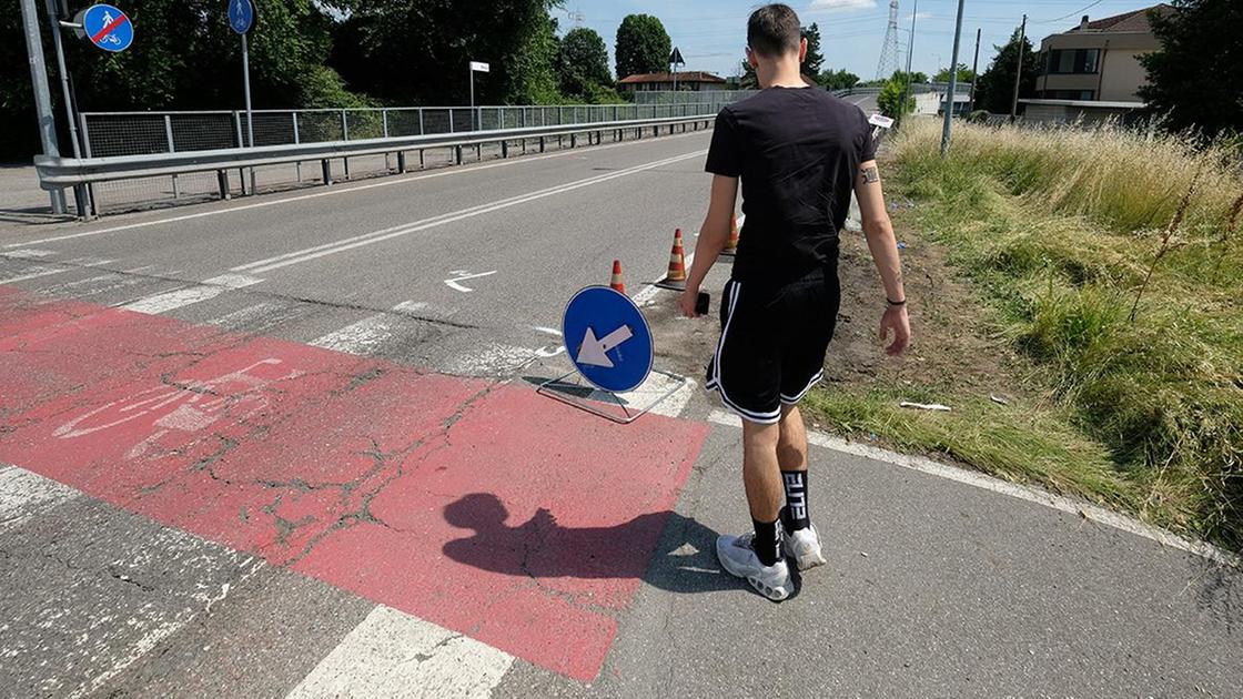 Lo schianto contro il guardrail. Muore un ventenne, un altro ferito Lo schianto contro il guardrail. Muore un ventenne, un altro ferito