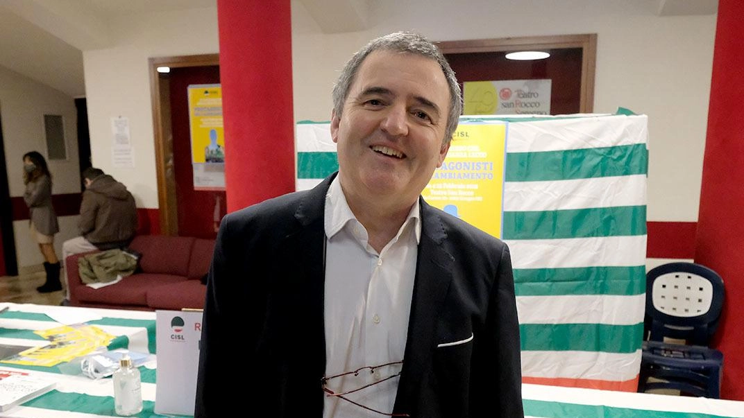 Mirco Scaccabarozzi segretario generale della Cisl Monza Brianza Lecco: «Serve un patto sociale con il Governo» Mirco Scaccabarozzi segretario generale della Cisl Monza Brianza Lecco: «Serve un patto sociale con il Governo»