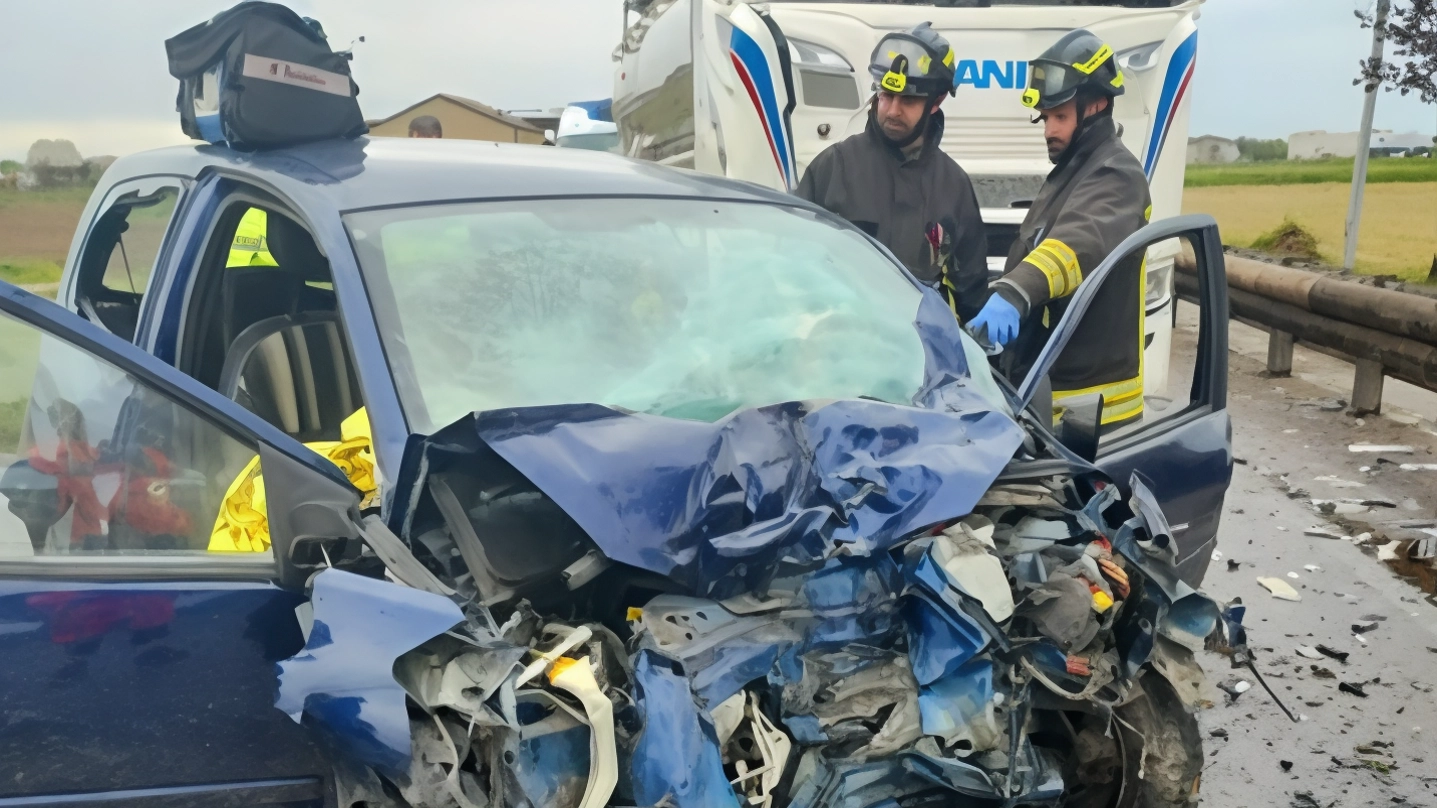 La 51enne ha perso la vita in un incidente sulla provinciale 206 che collega la rotatoria di corso Pavia alla frazione Sforzesca