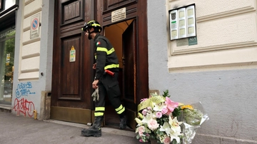 Omicidio e aggravanti. L’alcol cosparso in casa il fuoco e le telecamere. Michael rischia l’ergastolo