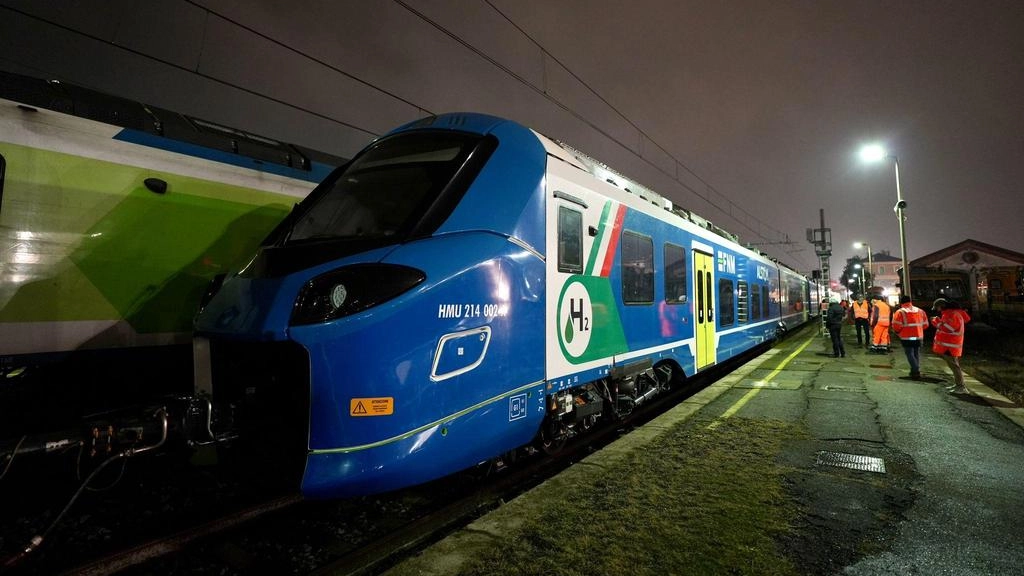 ll primo treno italiano a idrogeno nell’impianto di manutenzione ll primo treno italiano a idrogeno nell’impianto di manutenzione