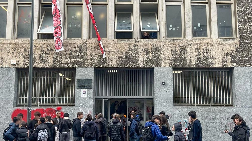 La protesta dei liceali per l’introduzione dell’organo di vigilanza su volantini e assemblee divisive. Il caso del prof di Filosofia, seconda contestazione per le interviste sul procedimento disciplinare aperto.