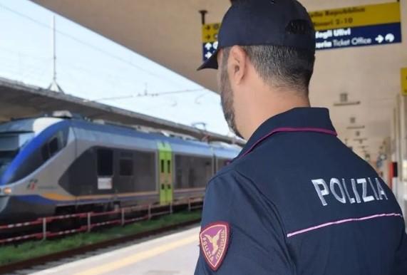 Controlli sui treni tra Italia e Svizzera: così la polizia contrasta i migranti irregolari