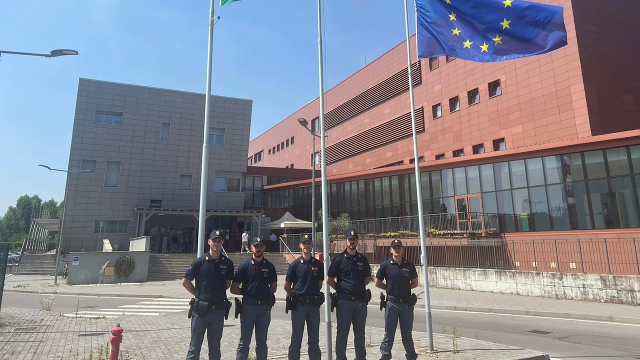 Cinque dei sette nuovi agenti di Polizia entrati in servizio a Monza