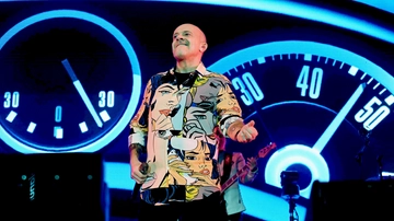 Max Pezzali in concerto a San Siro, ‘Canzone d’amore’ per i fans: scaletta, biglietti e come arrivare