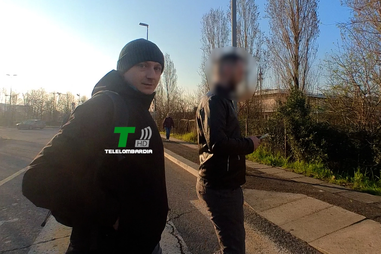 Le immagini di Alberto Stasi che esce dal carcere per andare a lavoro (Telelombardia)