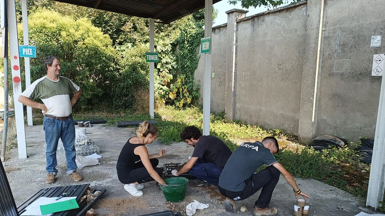 I carotaggi effettuati dagli esperti nella piattaforma di deposito dei rifiuti Nominato un esperto, poi i risultati saranno valutati anche dall’Arpa