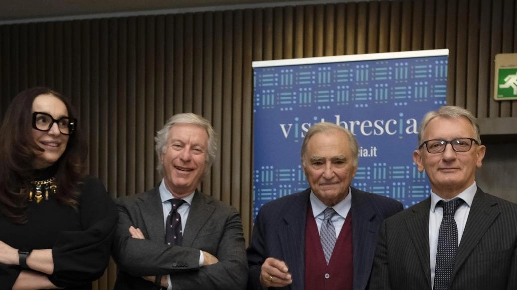 . Da sinistra l’assessore Barbara Mazzali, il presidente di Camera di Commercio Roberto Saccone, Giulio Sapelli ed Eugenio Massetti