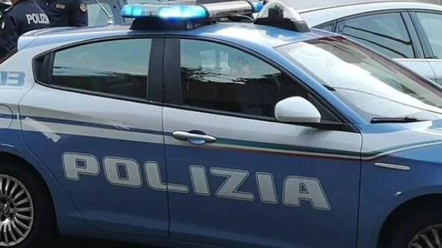 Gli agenti del Commissariato di Polizia di Legnano hanno fermato il ladro Gli agenti del Commissariato di Polizia di Legnano hanno fermato il ladro