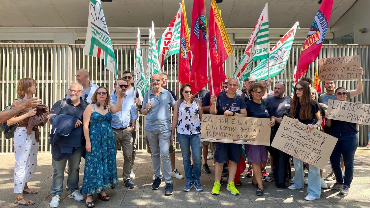 Zibido San Giacomo, protesta dipendenti Zaf davanti al palazzo della Regione