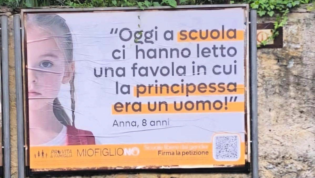 Il manifesto Pro Vita al centro della polemica a Chiavenna Il manifesto Pro Vita al centro della polemica a Chiavenna