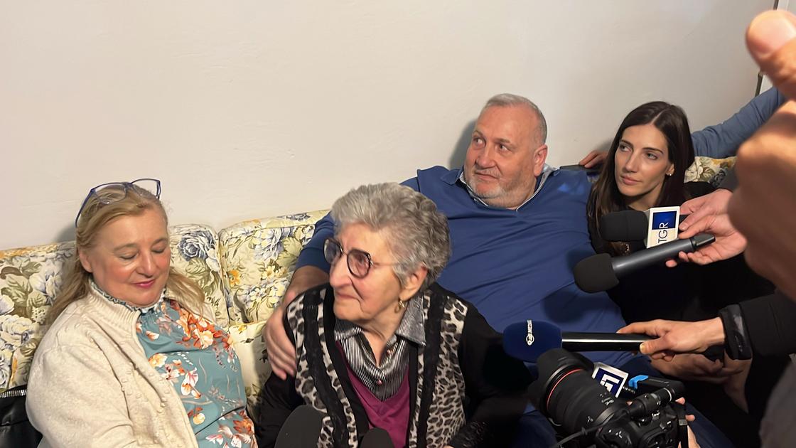 Il nuovo Papa è Prevost, sollievo di mamma Maria a casa Pizzaballa. “Meglio così, il nostro Pierbattista non voleva fare il pontefice” Il nuovo Papa è Prevost, sollievo di mamma Maria a casa Pizzaballa. “Meglio così, il nostro Pierbattista non voleva fare il pontefice”
