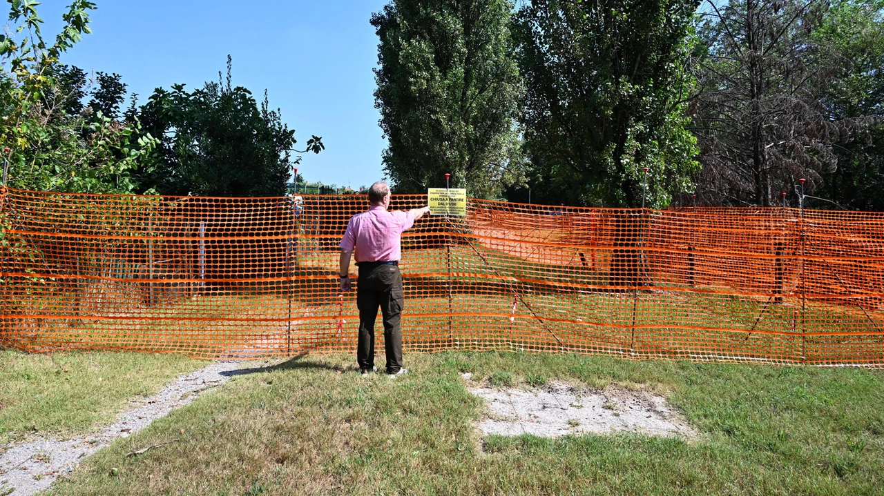 L’area interessata dal cantiere contestato dal Comitato contrario al raddoppio del binario ferroviario L’area interessata dal cantiere contestato dal Comitato contrario al raddoppio del binario ferroviario