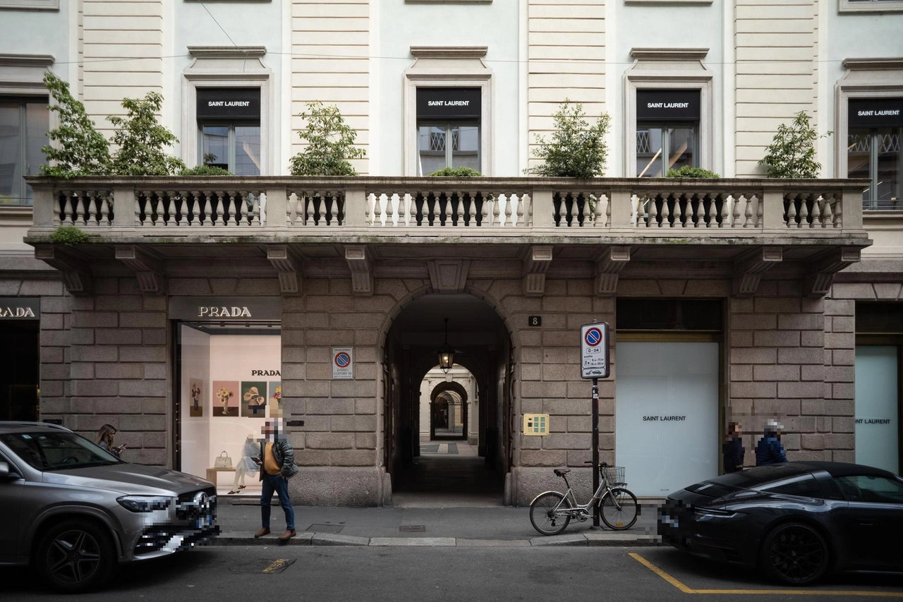 Uno scorcio del palazzo acquistato dal gruppo Kering, a Milano