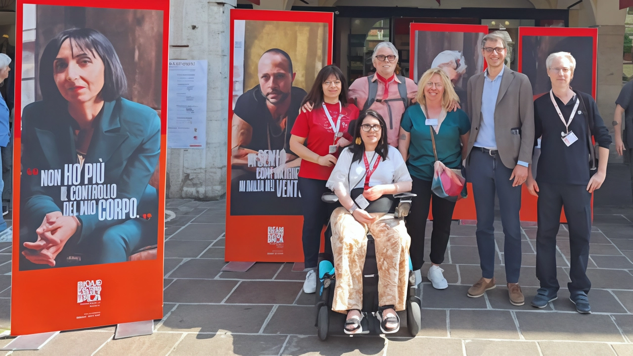 Scelrosi multipla, i pannelli della mostra “Portraits“ esposti in corso Zanardelli a Brescia