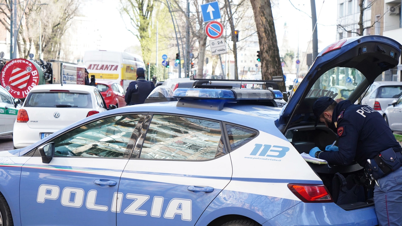 Polizia in una foto d'archivio Imagoeconomica Polizia in una foto d'archivio Imagoeconomica