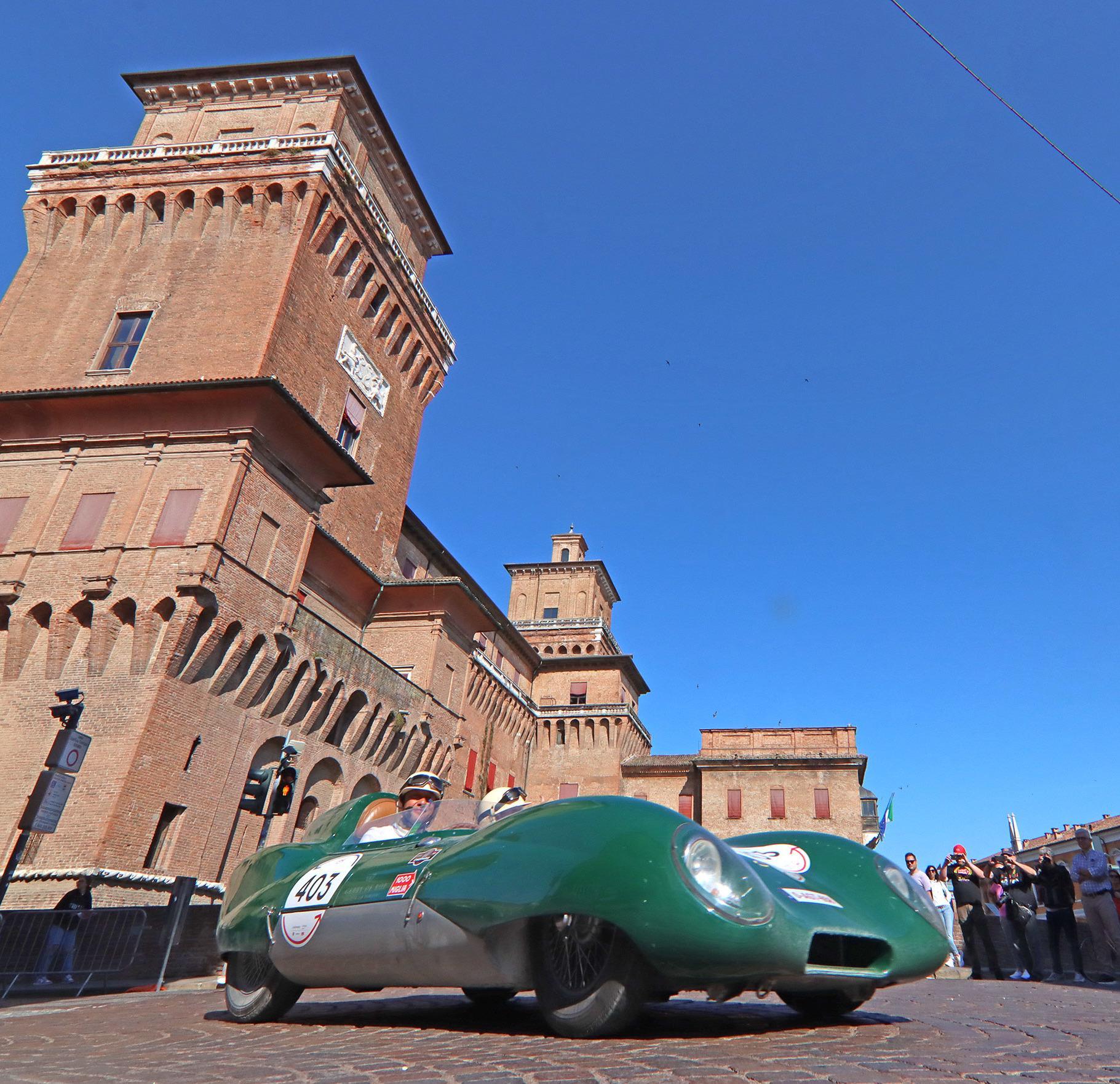 Sfila la storia. La 1000 Miglia si prepara al via Sfila la storia. La 1000 Miglia si prepara al via