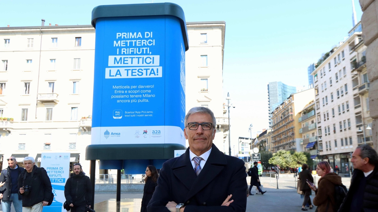 Piazza XXV Aprile, debutta l’installazione di “Mettici la testa“ con Amsa e Comune. Obiettivo: far capire cosa si può gettare dentro. "No a spazzatura domestica". Piazza XXV Aprile, debutta l’installazione di “Mettici la testa“ con Amsa e Comune. Obiettivo: far capire cosa si può gettare dentro. "No a spazzatura domestica".