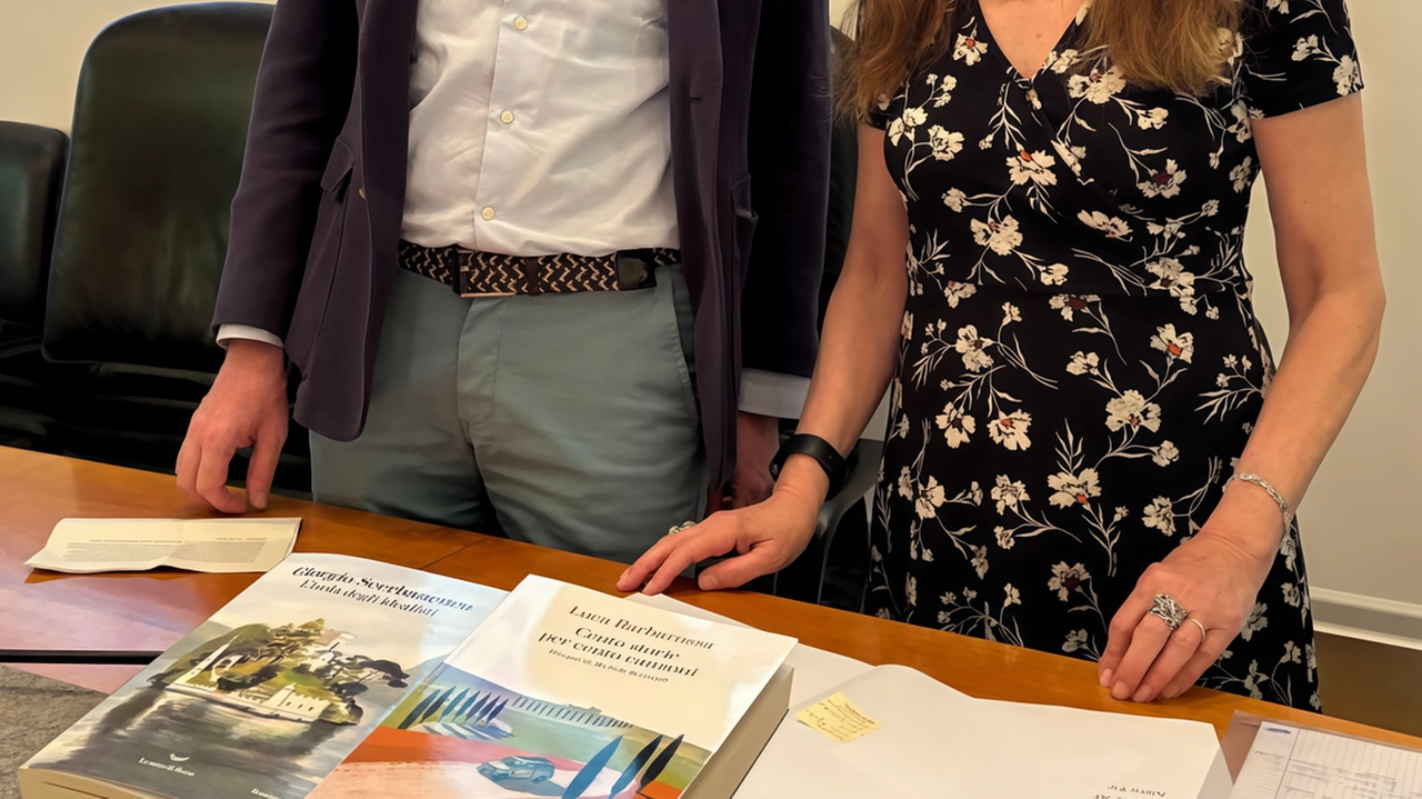 L’assessore alla Cultura Marcella Fratta con Marco Buratti della Banca popolare di Sondrio che promuove l’iniziativa con il Comune L’assessore alla Cultura Marcella Fratta con Marco Buratti della Banca popolare di Sondrio che promuove l’iniziativa con il Comune