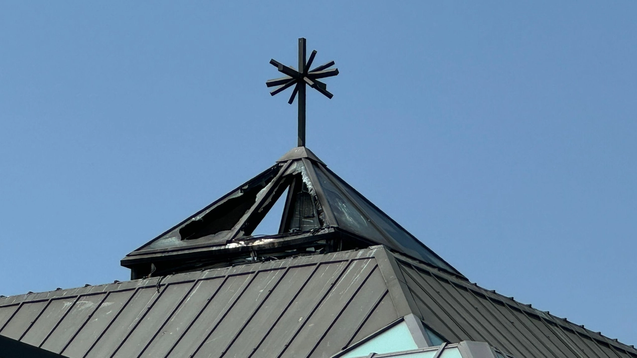 La cupola della sala del commiato distrutta