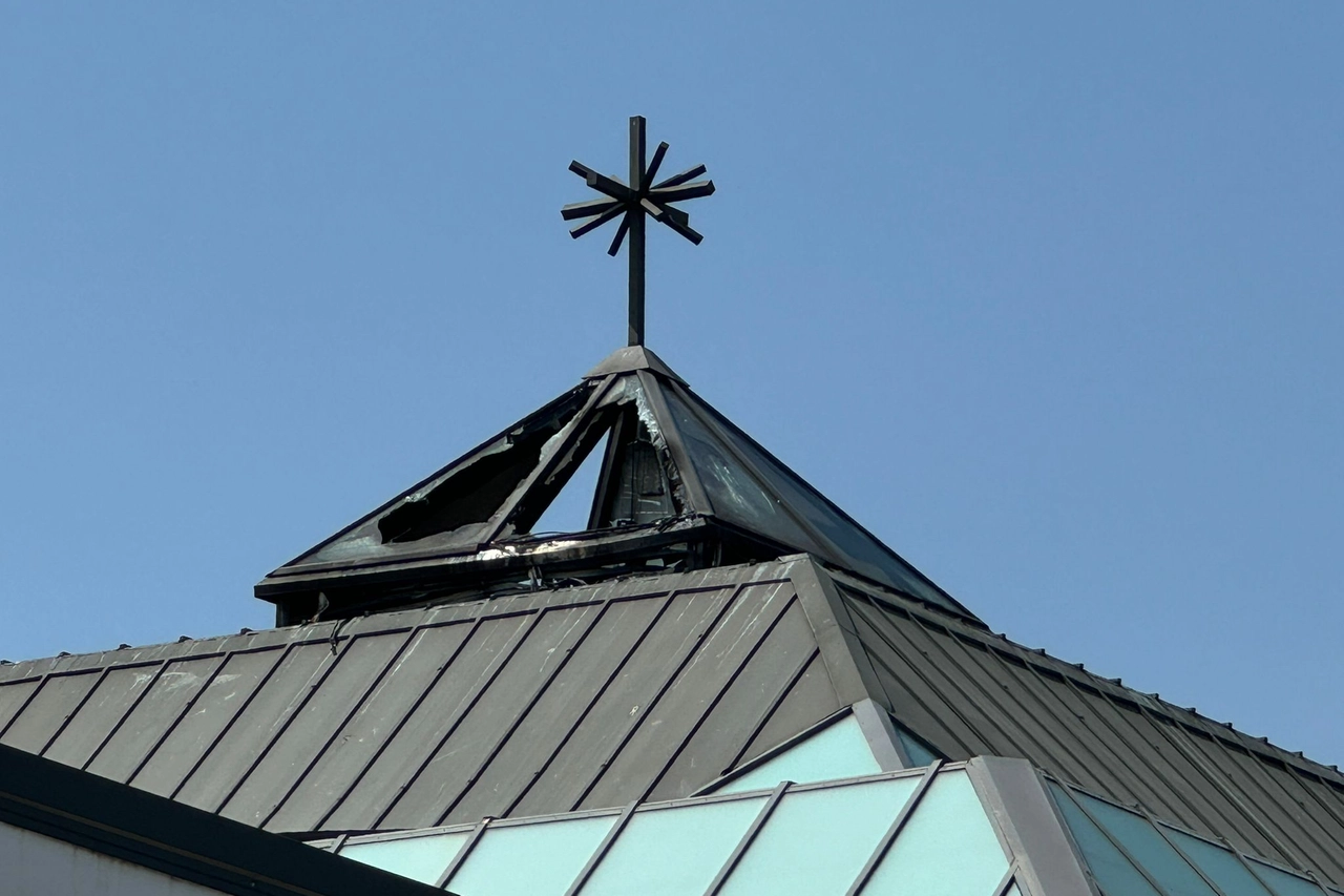 La cupola della sala del commiato distrutta