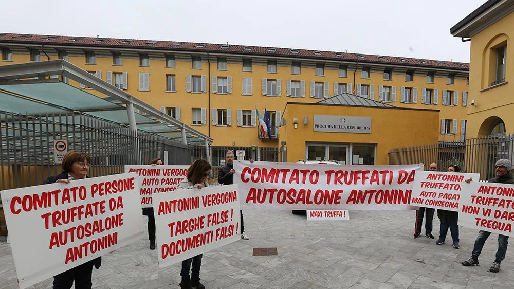 Il Tribunale aveva disposto il risarcimento dei danni per oltre 700mila euro a una sessantina di clienti dell’autosalone Il Tribunale aveva disposto il risarcimento dei danni per oltre 700mila euro a una sessantina di clienti dell’autosalone